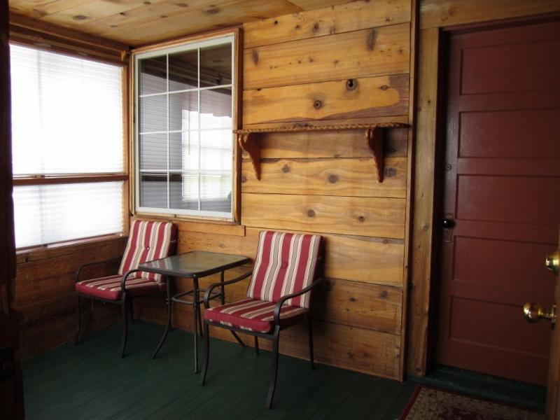 Dancing Bears Inn East Glacier Park Village Exterior photo
